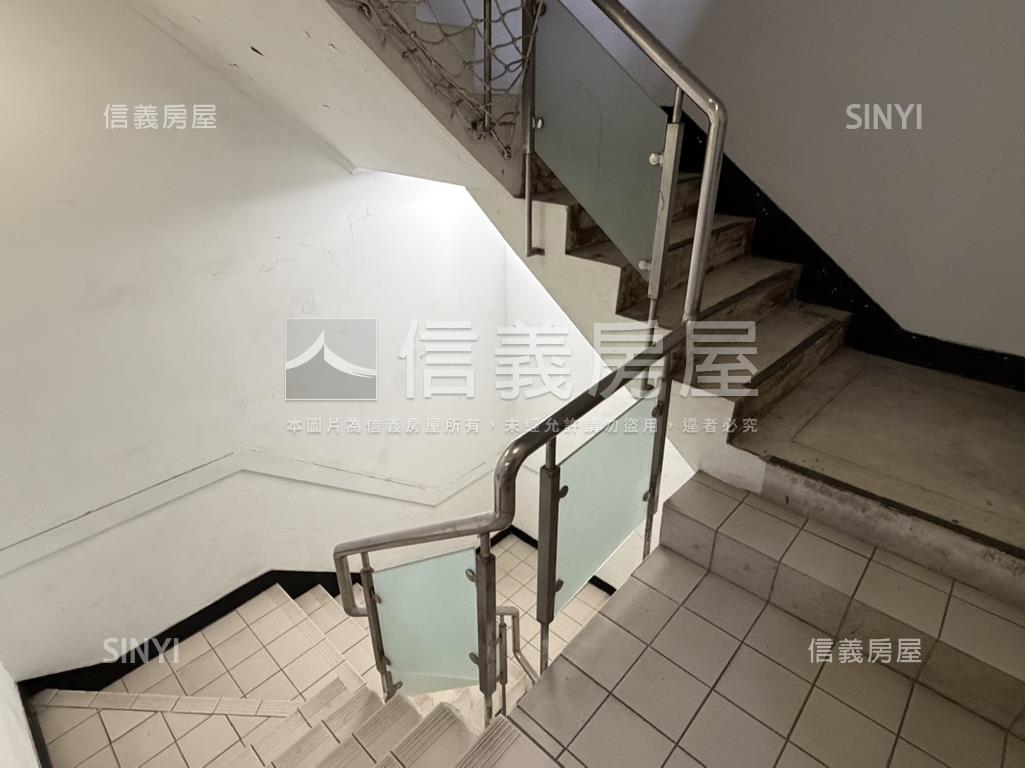中山北路電梯方正２房房屋室內格局與周邊環境