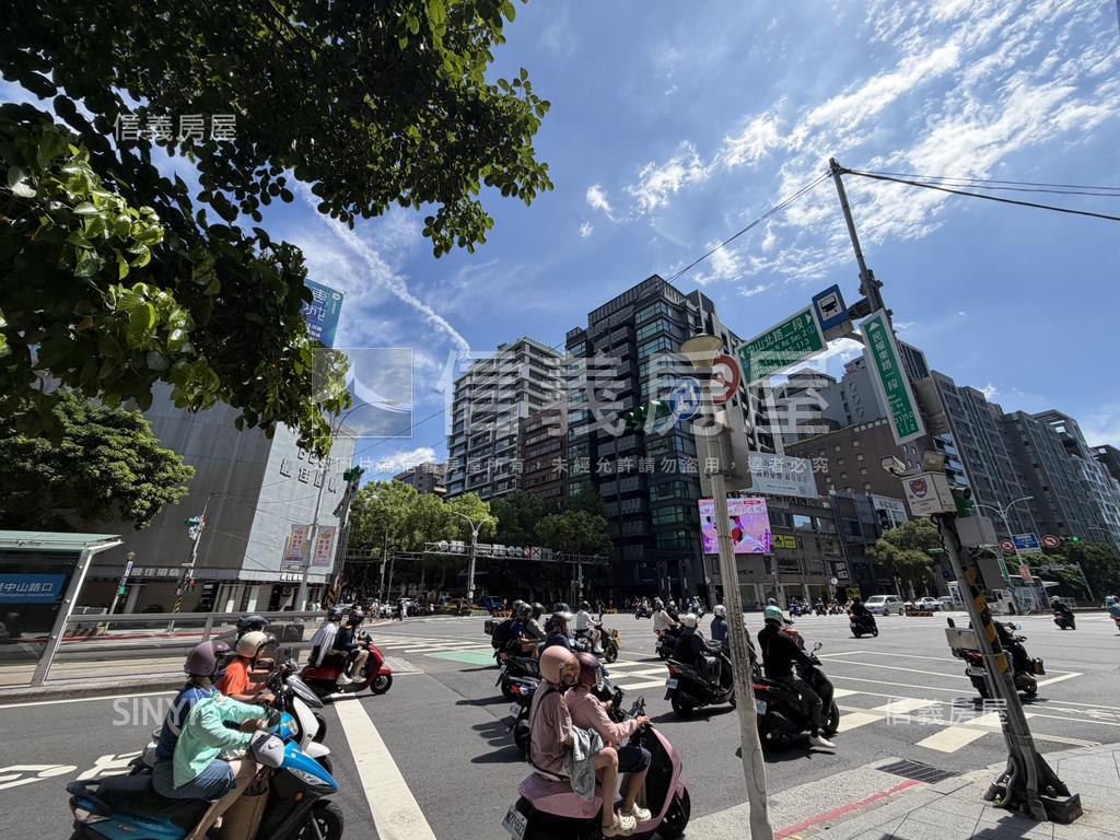 中山北路電梯方正２房房屋室內格局與周邊環境