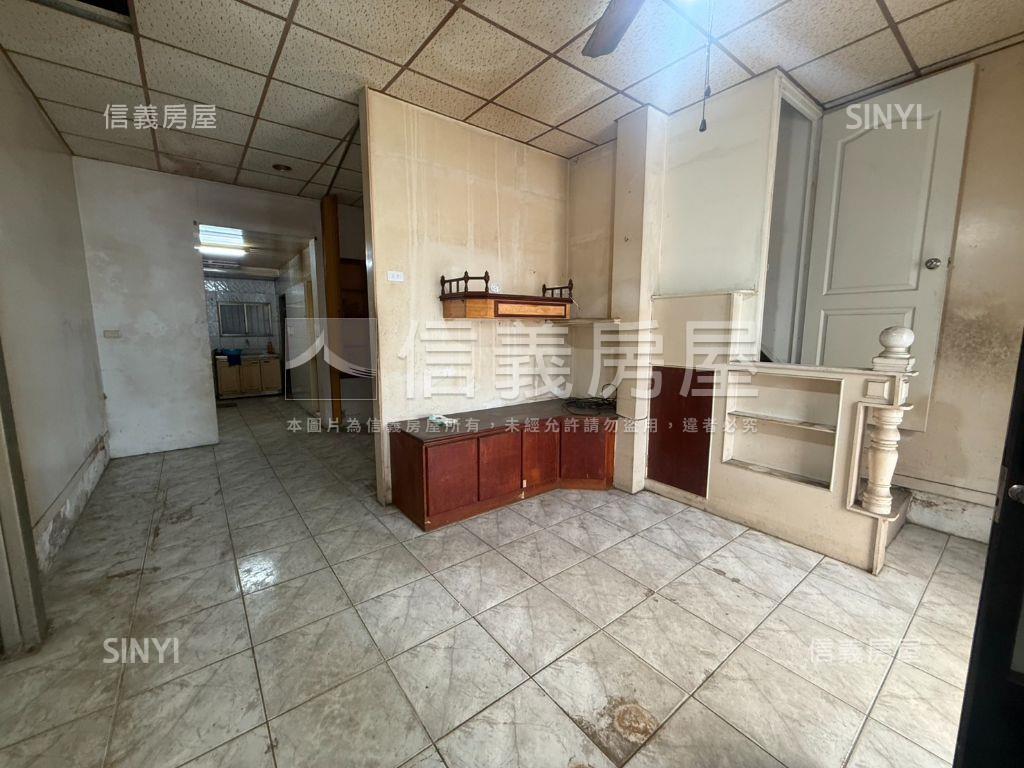 鹽埕美食旁需整理透天房屋室內格局與周邊環境