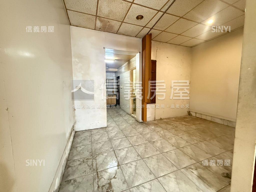 鹽埕美食旁需整理透天房屋室內格局與周邊環境
