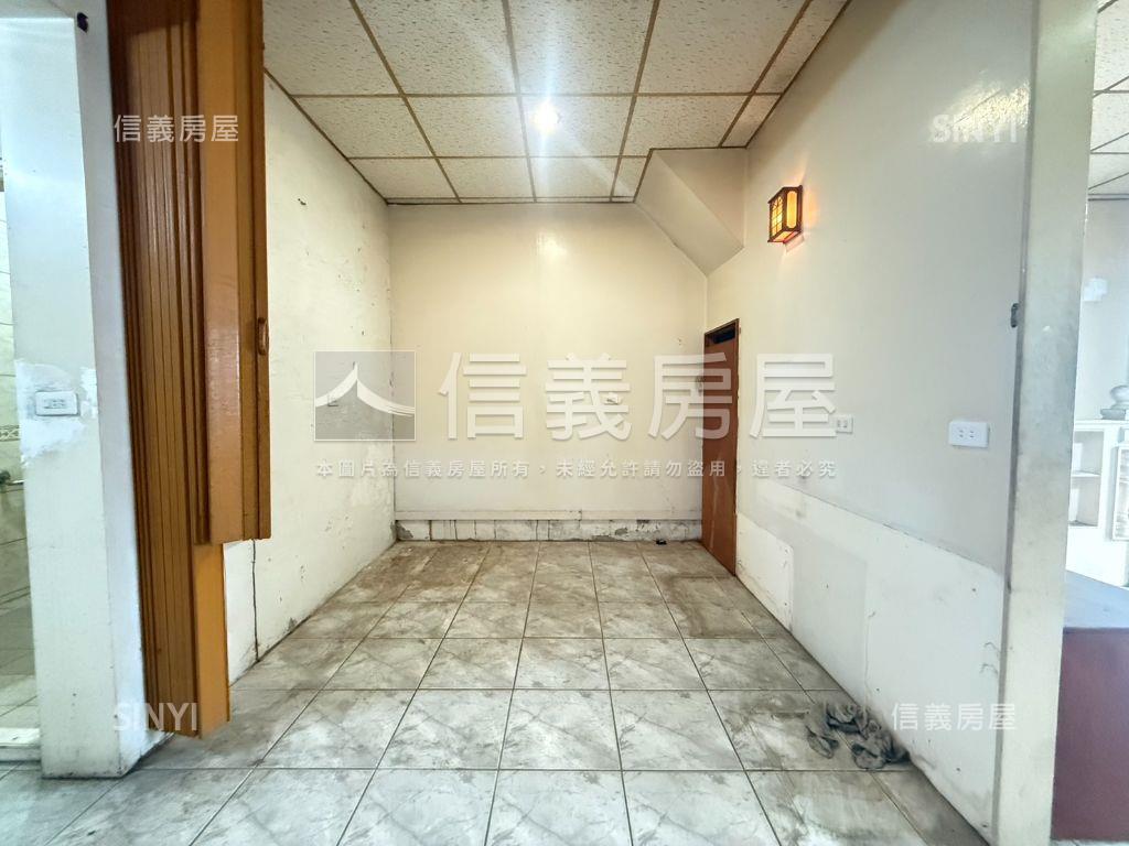 鹽埕美食旁需整理透天房屋室內格局與周邊環境