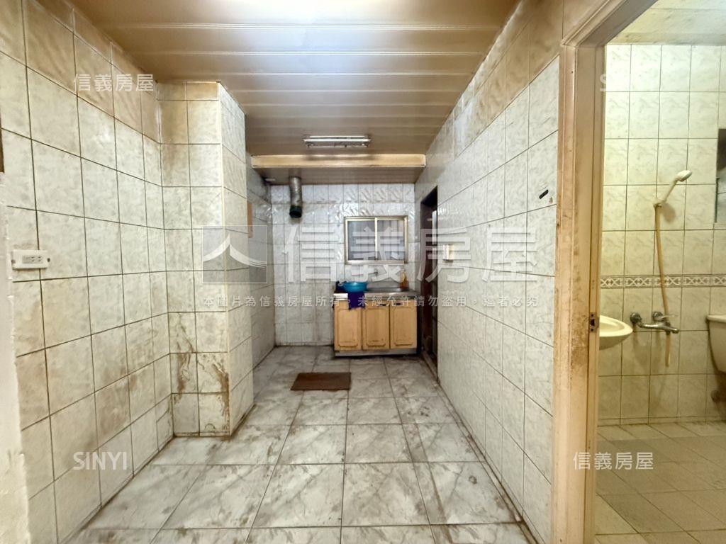 鹽埕美食旁需整理透天房屋室內格局與周邊環境