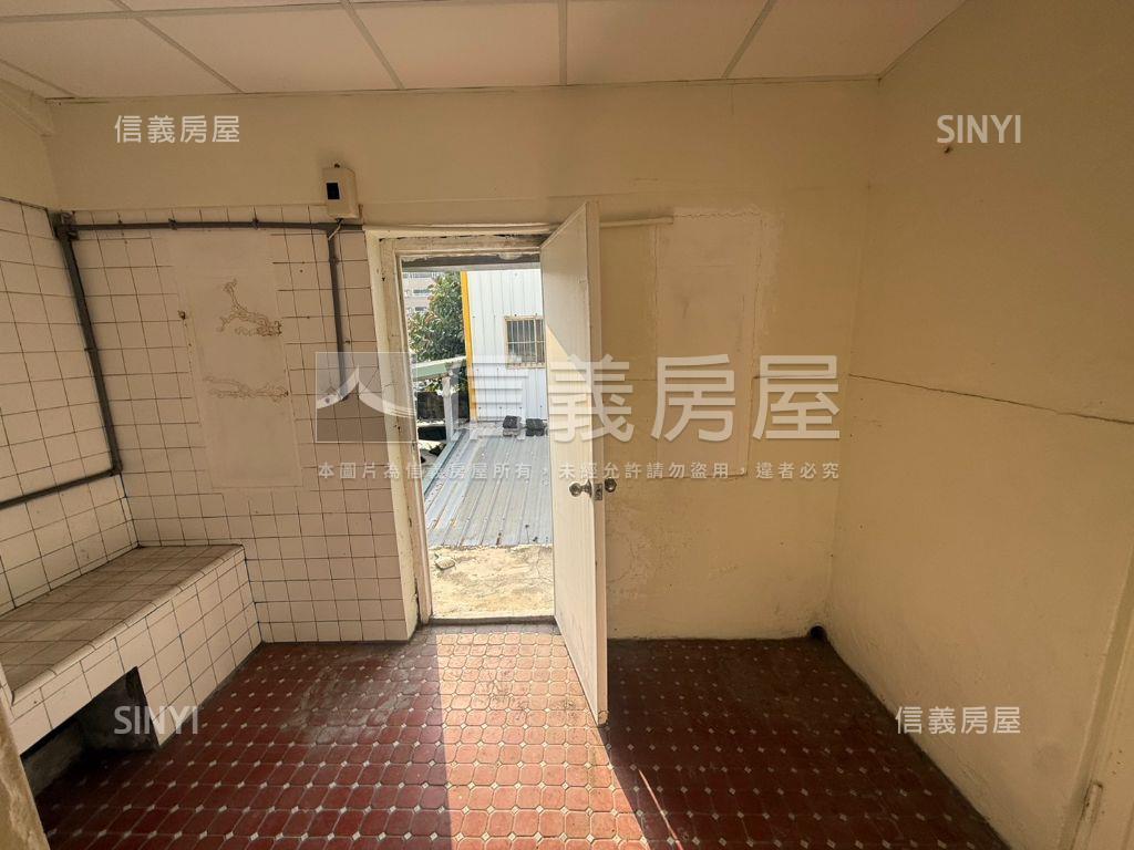 鹽埕美食旁需整理透天房屋室內格局與周邊環境