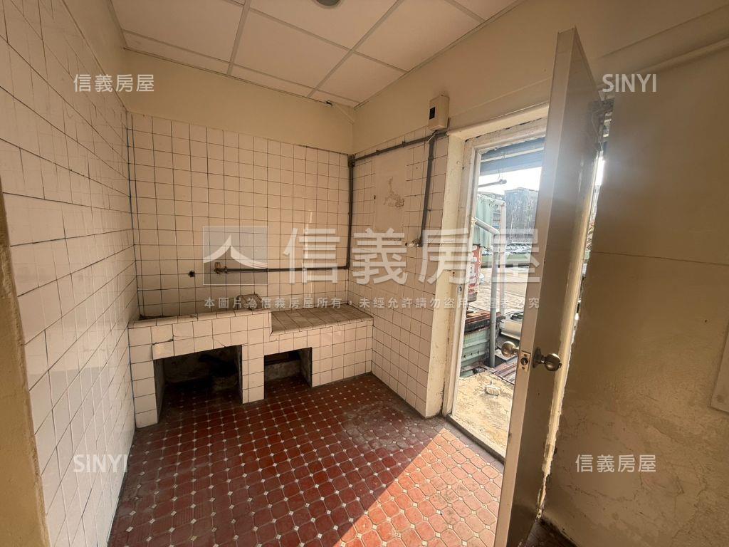 鹽埕美食旁需整理透天房屋室內格局與周邊環境