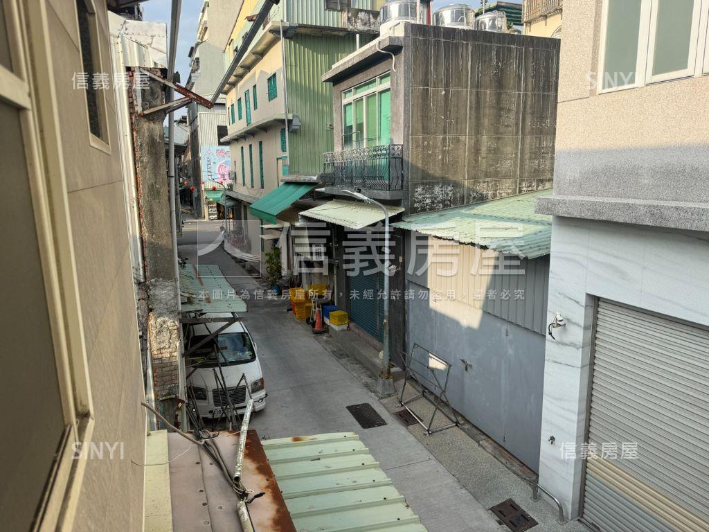 鹽埕美食旁需整理透天房屋室內格局與周邊環境