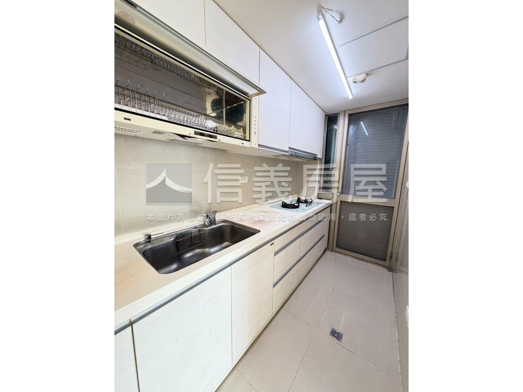 稀有釋出天頌３房車位房屋室內格局與周邊環境