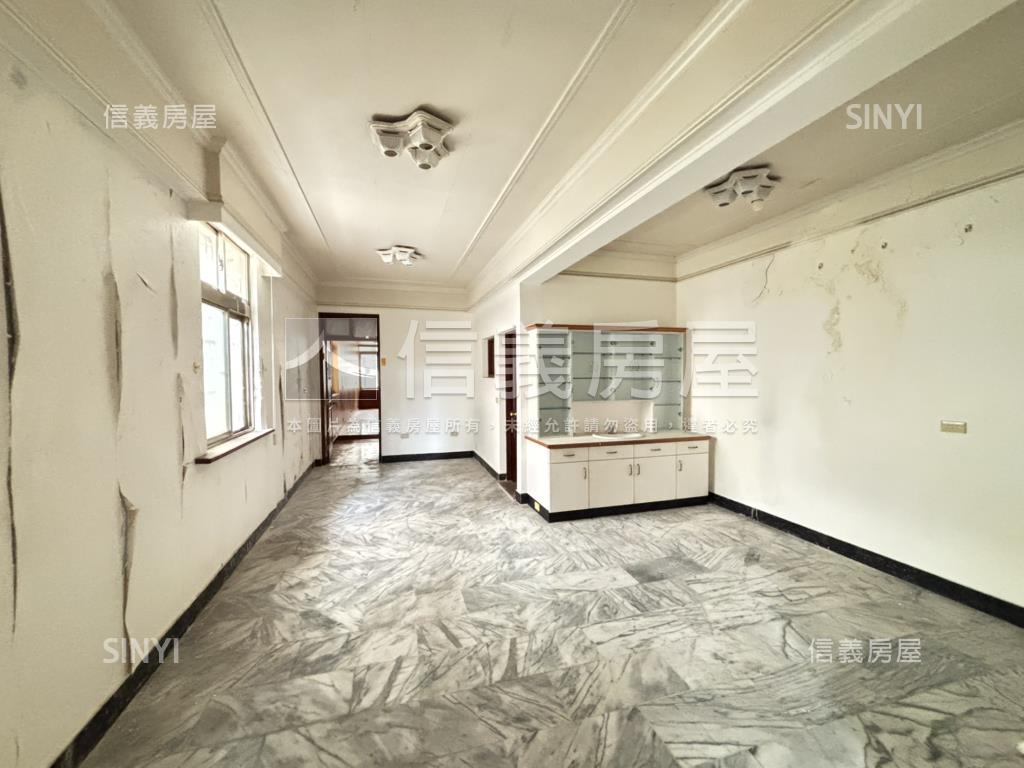 英專路傳家金透店房屋室內格局與周邊環境