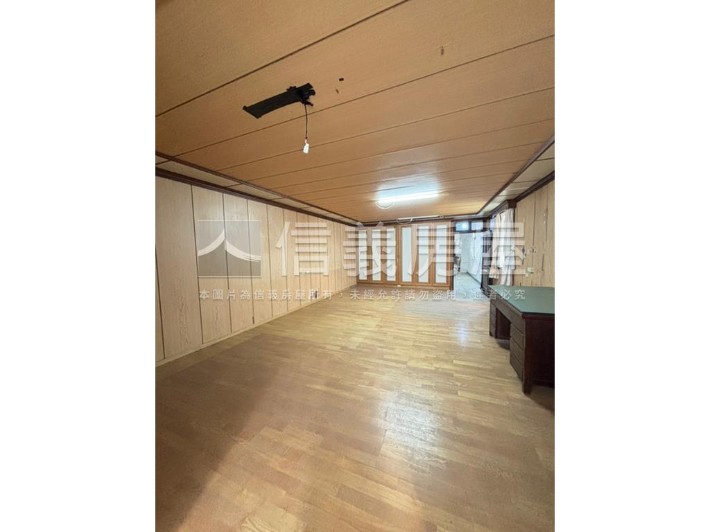 英專路傳家金透店房屋室內格局與周邊環境