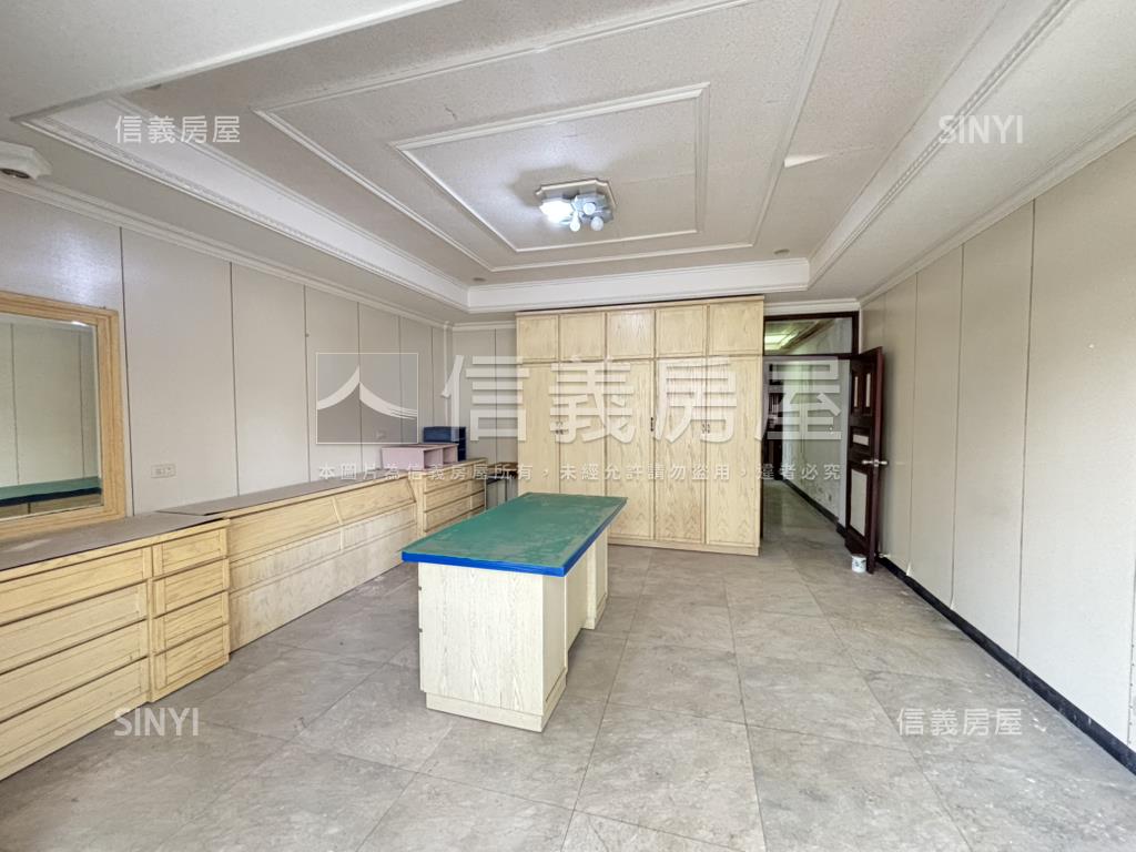 英專路傳家金透店房屋室內格局與周邊環境