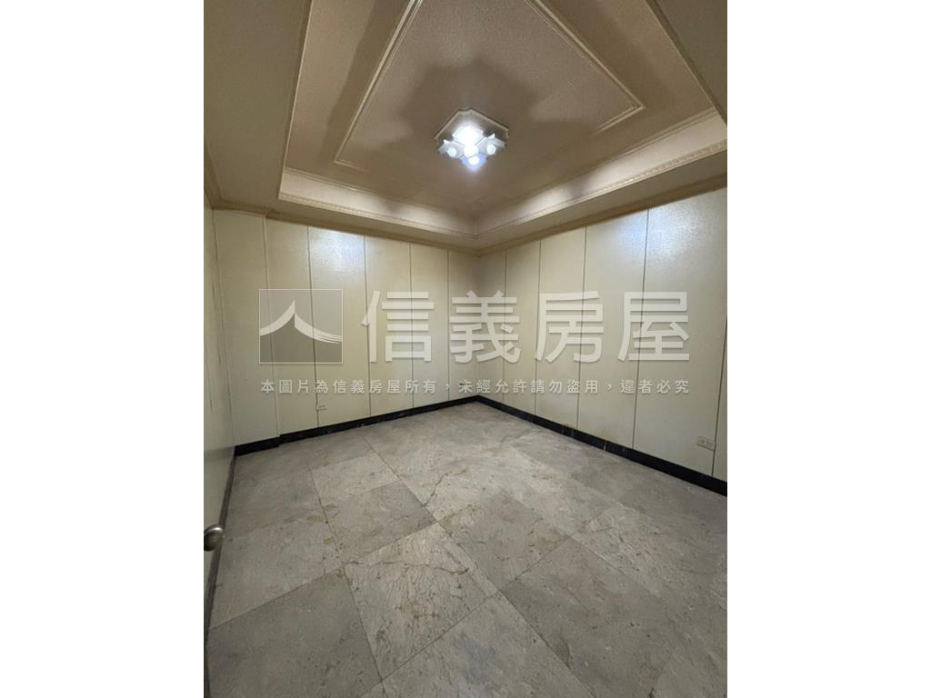 英專路傳家金透店房屋室內格局與周邊環境