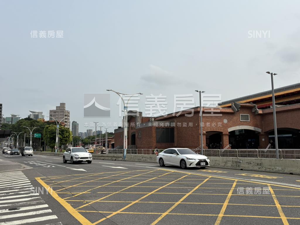 英專路傳家金透店房屋室內格局與周邊環境