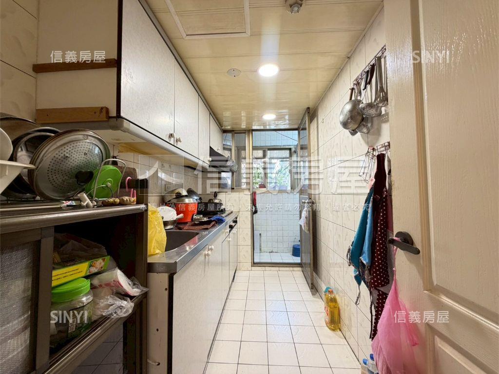 土城學府路一段電梯三房房屋室內格局與周邊環境