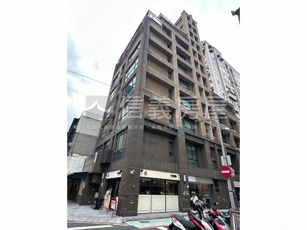 小巨蛋旁機械車位可拆賣房屋室內格局與周邊環境