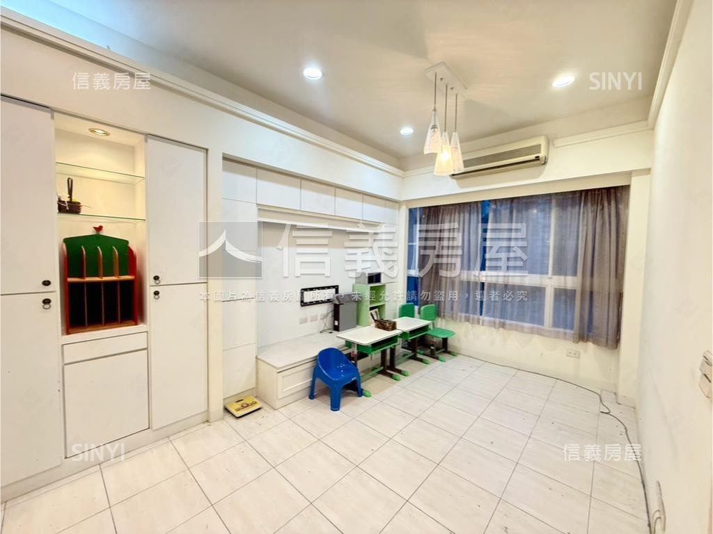 新店湯泉美地三房車位房屋室內格局與周邊環境