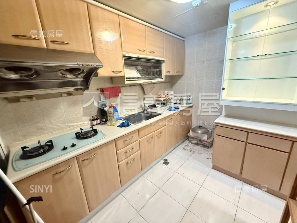 新店湯泉美地三房車位房屋室內格局與周邊環境