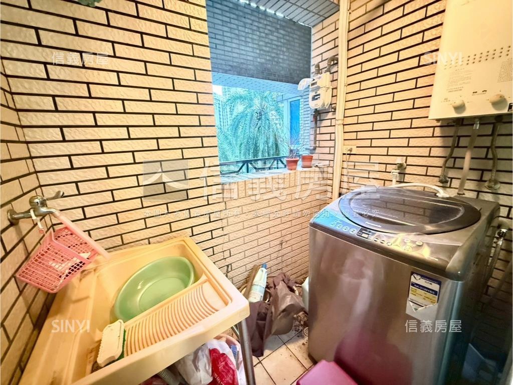 新店湯泉美地三房車位房屋室內格局與周邊環境