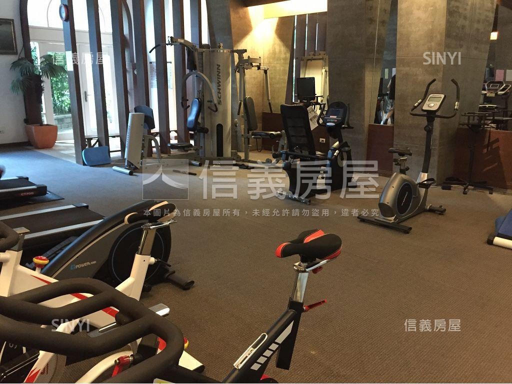 新店湯泉美地三房車位房屋室內格局與周邊環境