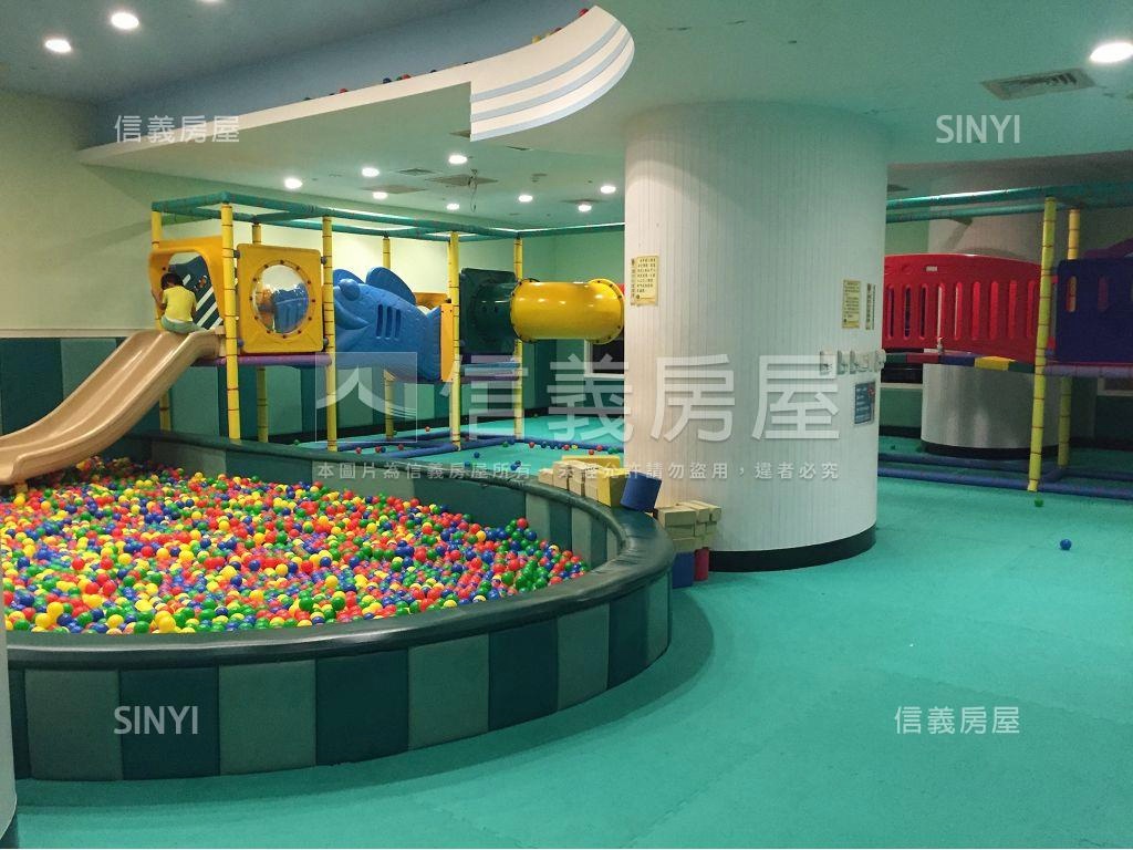 新店湯泉美地三房車位房屋室內格局與周邊環境