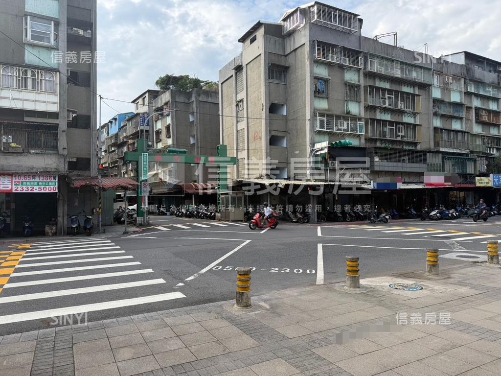 面青年致富店面房屋室內格局與周邊環境