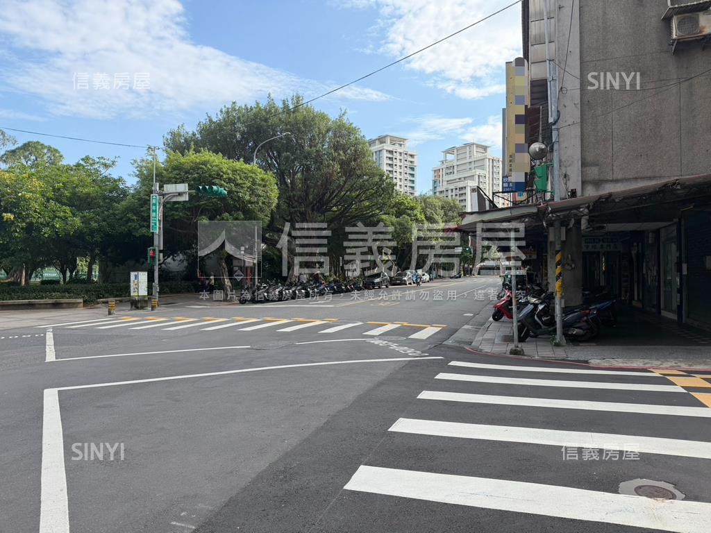 面青年致富店面房屋室內格局與周邊環境