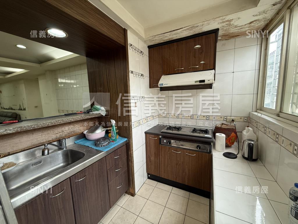 三面採光邊間近捷運美宅房屋室內格局與周邊環境