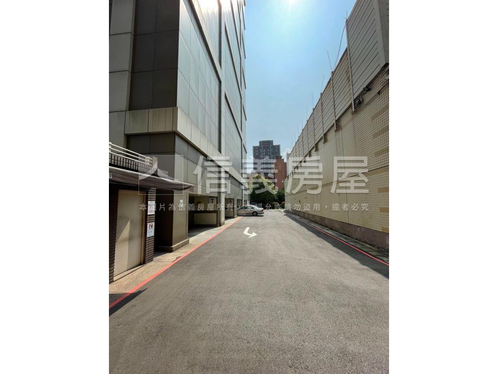 南方之星‧休旅機械車位房屋室內格局與周邊環境