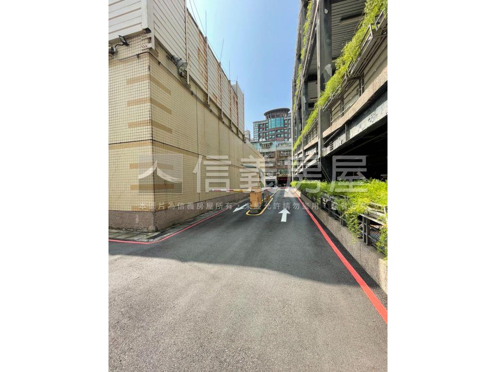 南方之星‧休旅機械車位房屋室內格局與周邊環境