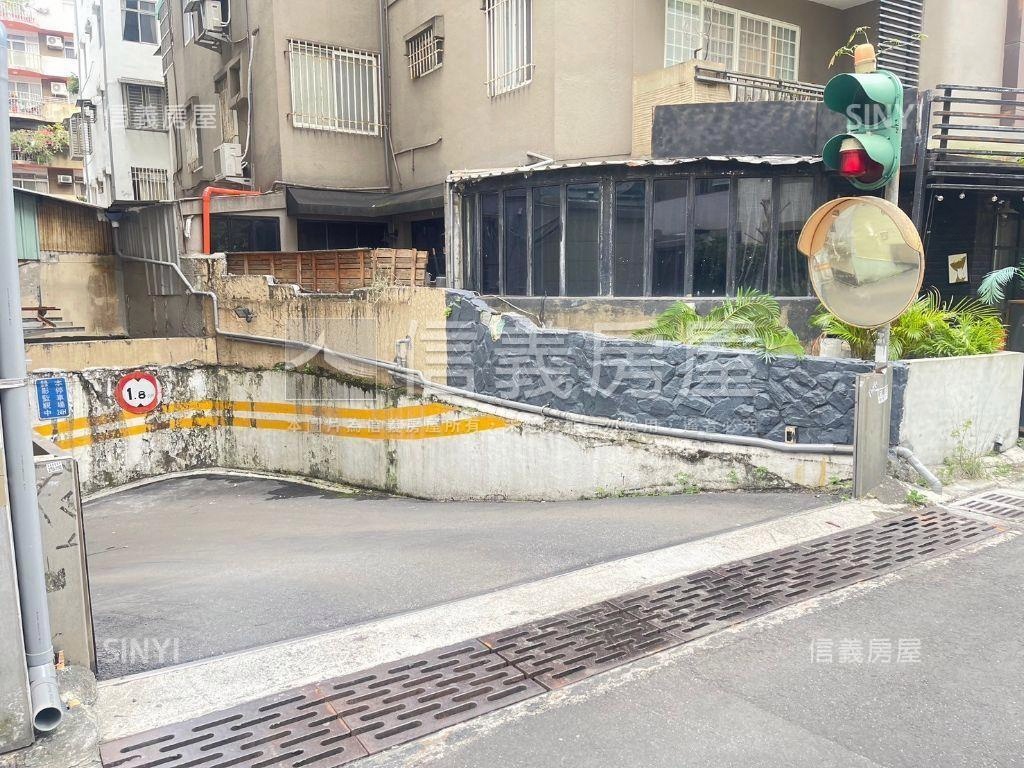 華園獨立產權坡道平面車位房屋室內格局與周邊環境