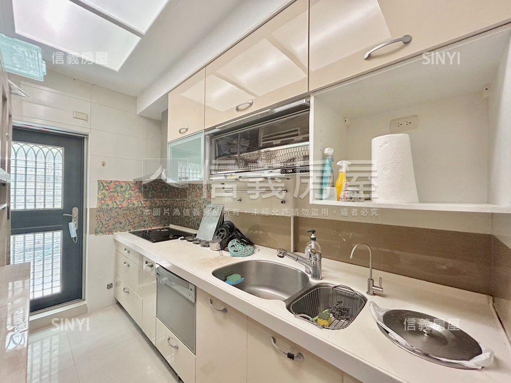 陽光國小旁稀有車位別墅房屋室內格局與周邊環境