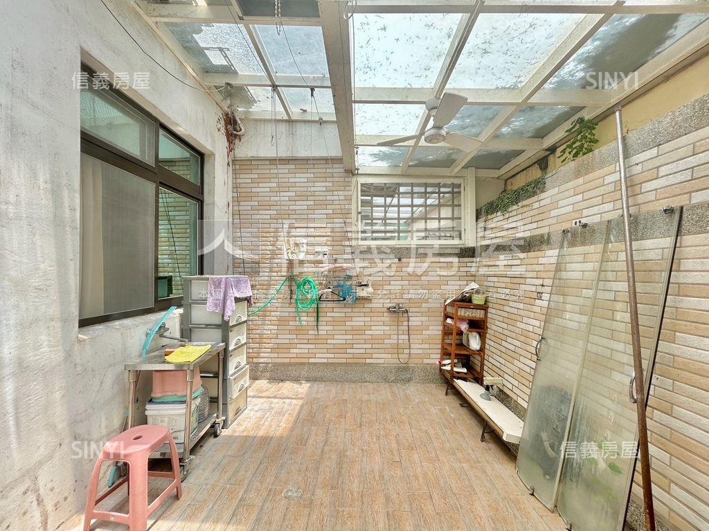 陽光國小旁稀有車位別墅房屋室內格局與周邊環境