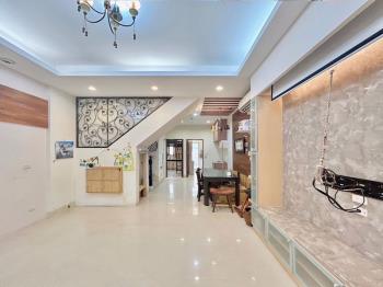 陽光國小旁稀有車位別墅