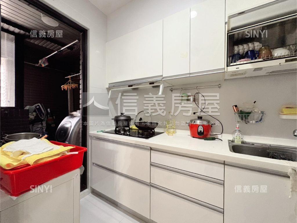 木柵市中心三房坡平車位房屋室內格局與周邊環境