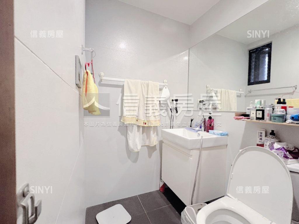 木柵市中心三房坡平車位房屋室內格局與周邊環境