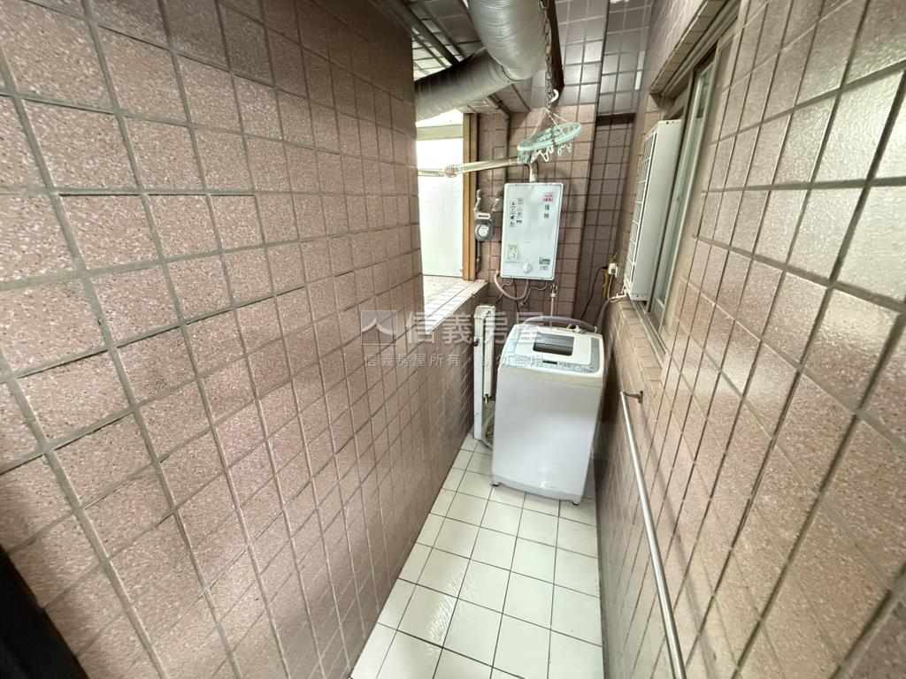 低總價兩房平面車位房屋室內格局與周邊環境