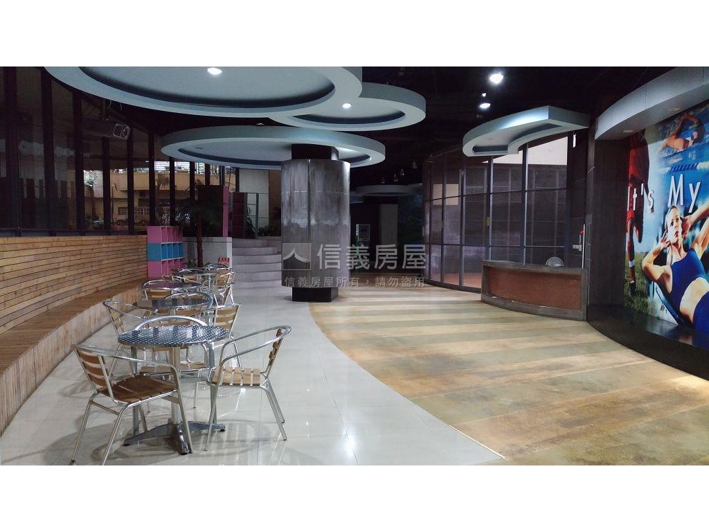 讚！！文心會館大面寬店面房屋室內格局與周邊環境