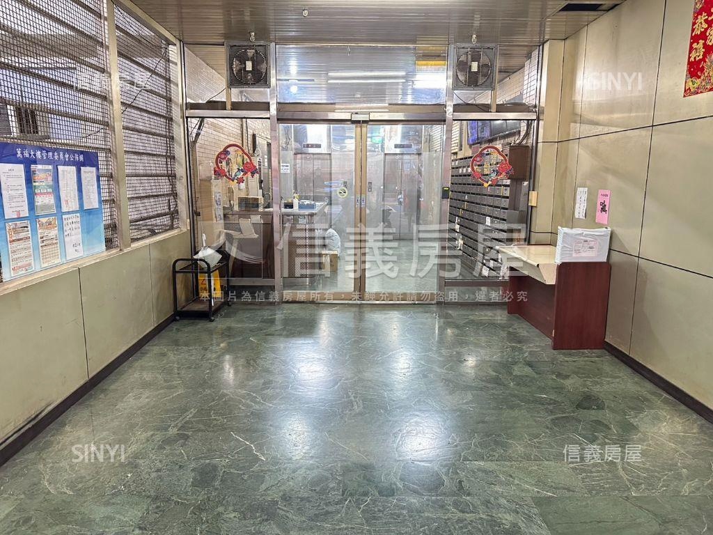 近西門／北門站。黃金店面房屋室內格局與周邊環境