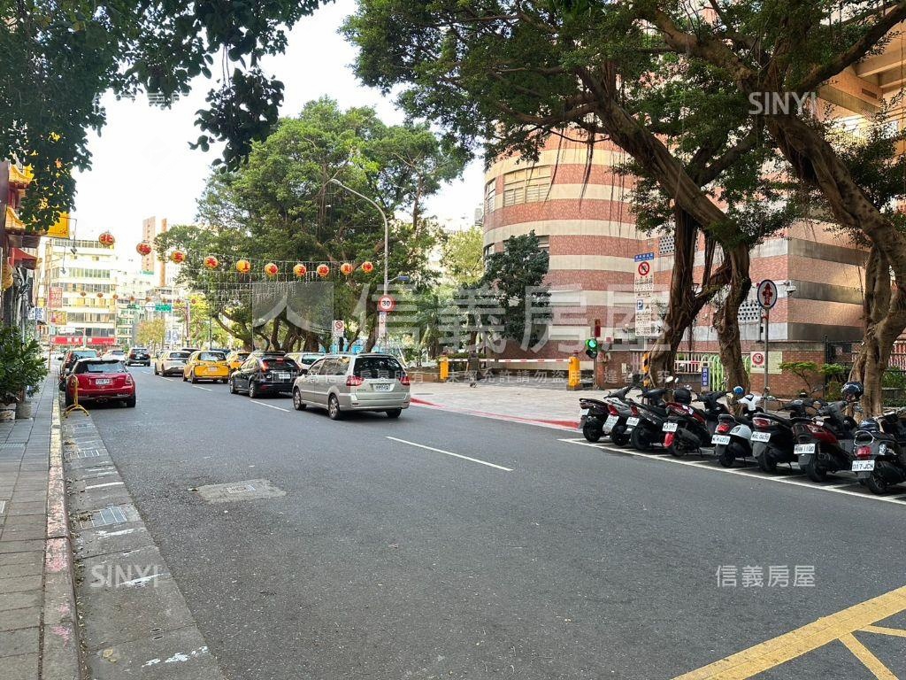 近西門／北門站。黃金店面房屋室內格局與周邊環境