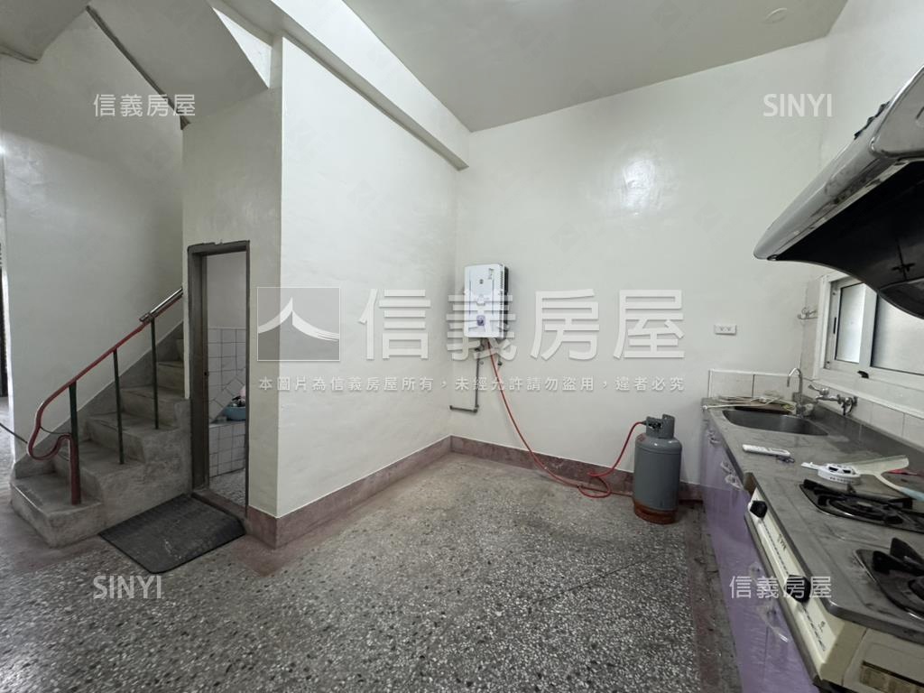 專任東發路騎樓透天房屋室內格局與周邊環境