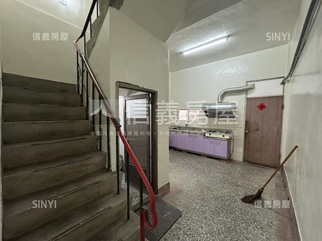 專任東發路騎樓透天房屋室內格局與周邊環境