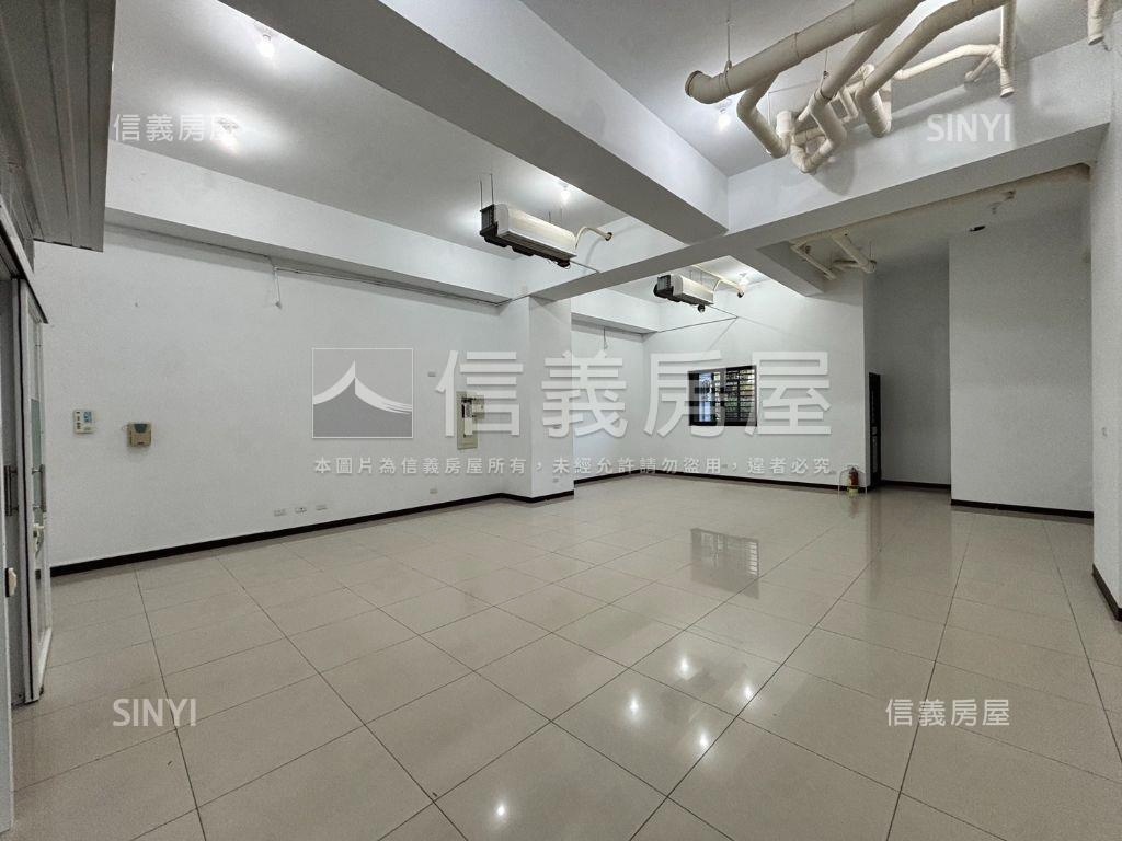 近輕軌校區旁大面寬金店面房屋室內格局與周邊環境