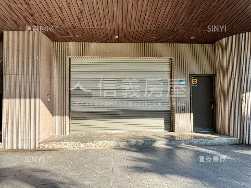 近輕軌校區旁大面寬金店面房屋室內格局與周邊環境
