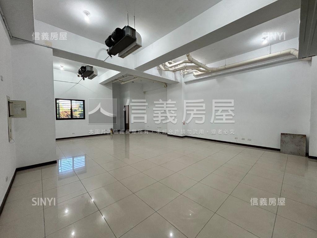 近輕軌校區旁大面寬金店面房屋室內格局與周邊環境