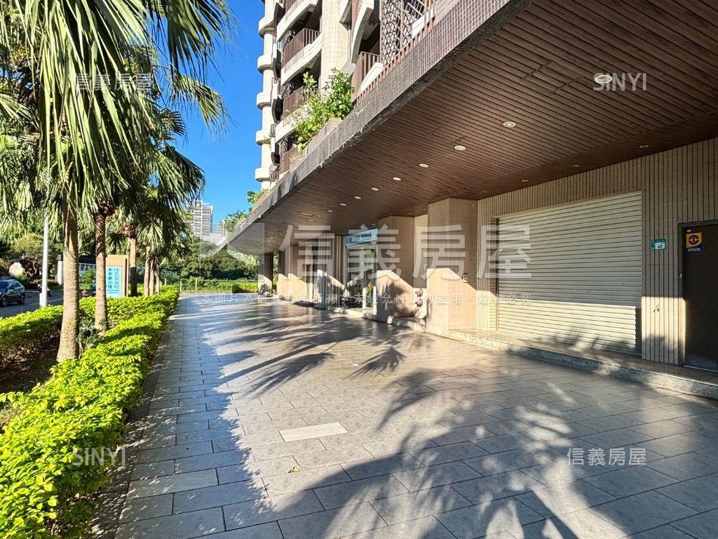 近輕軌校區旁大面寬金店面房屋室內格局與周邊環境