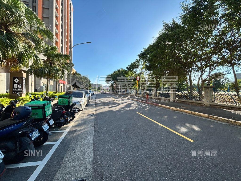 近輕軌校區旁大面寬金店面房屋室內格局與周邊環境