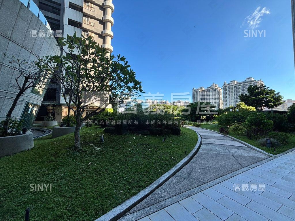 近輕軌校區旁大面寬金店面房屋室內格局與周邊環境