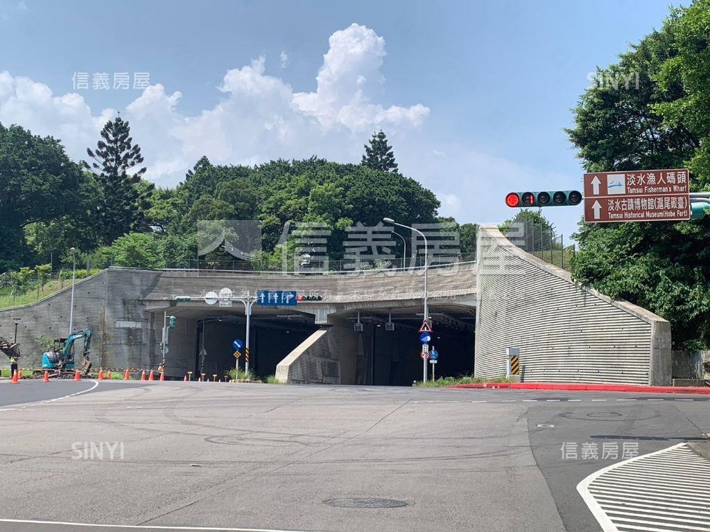 近輕軌校區旁大面寬金店面房屋室內格局與周邊環境