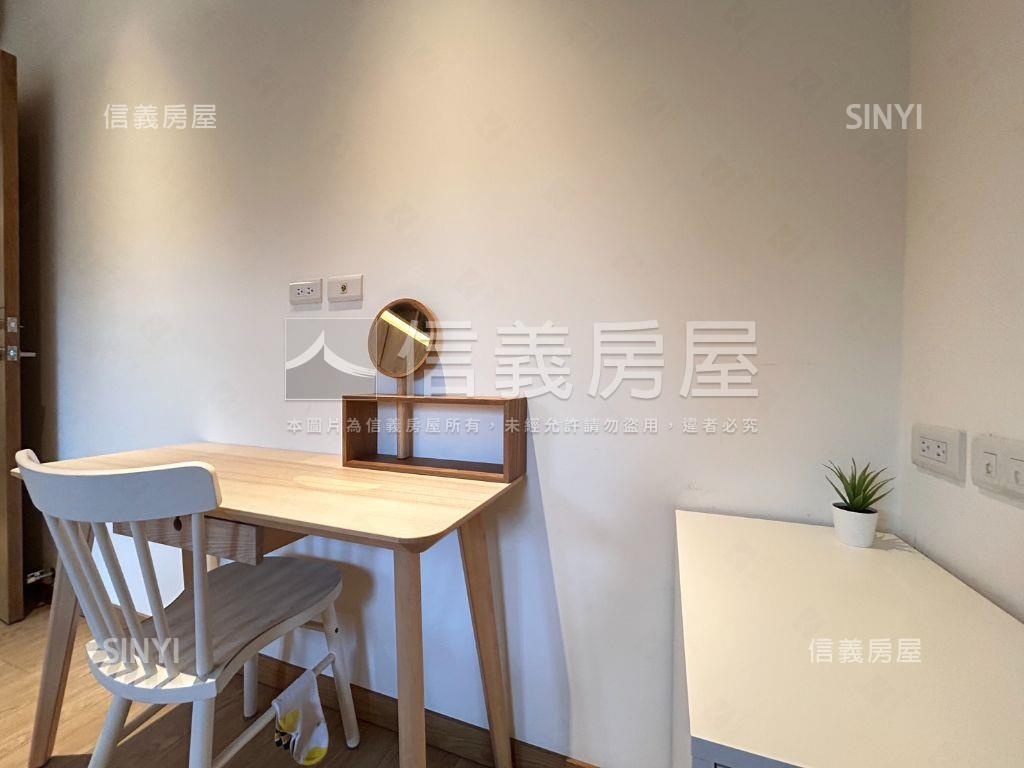 雙捷晶華２＋１有車位唷房屋室內格局與周邊環境
