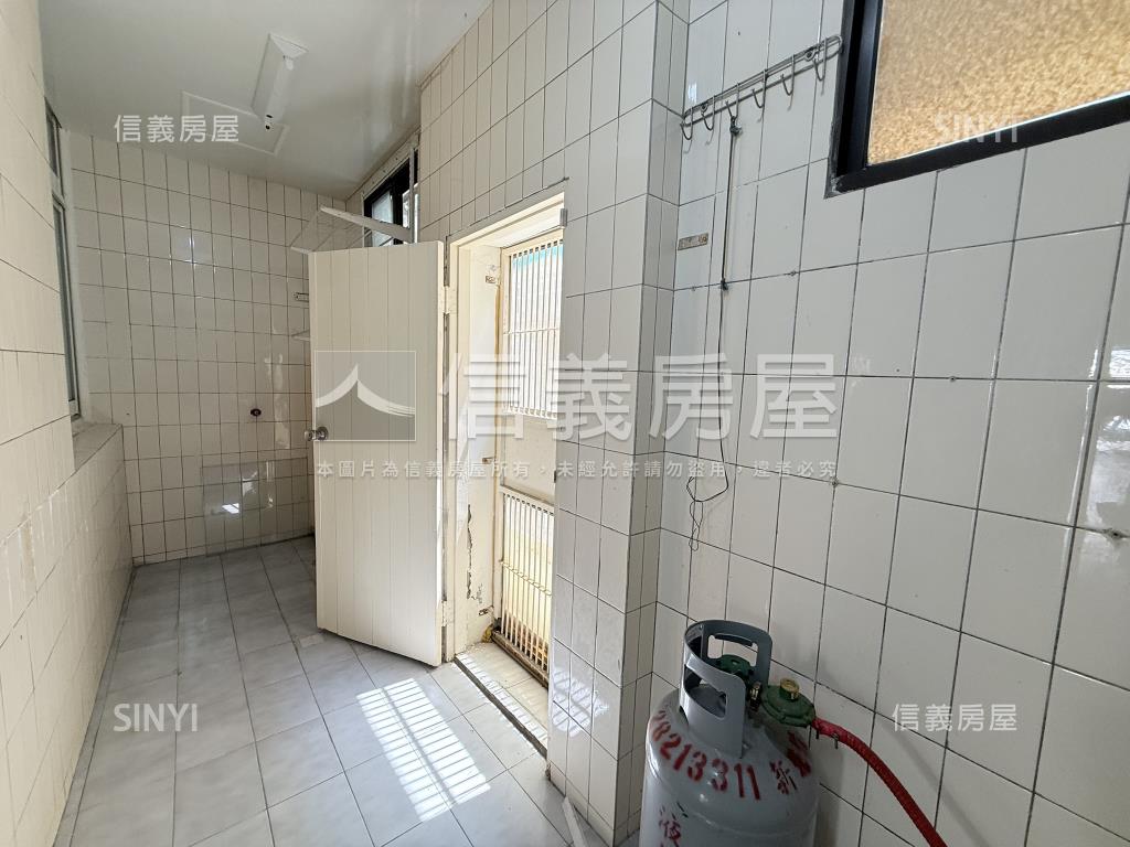 寸土寸金台北市透天房屋室內格局與周邊環境