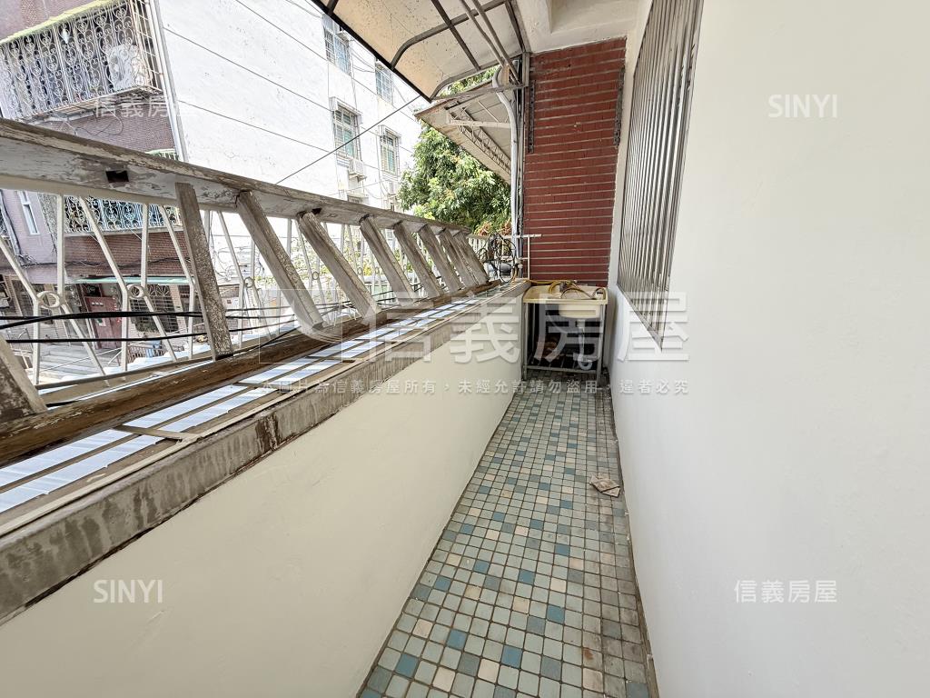寸土寸金台北市透天房屋室內格局與周邊環境