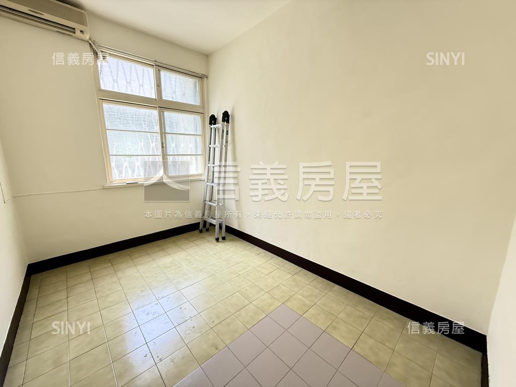 寸土寸金台北市透天房屋室內格局與周邊環境